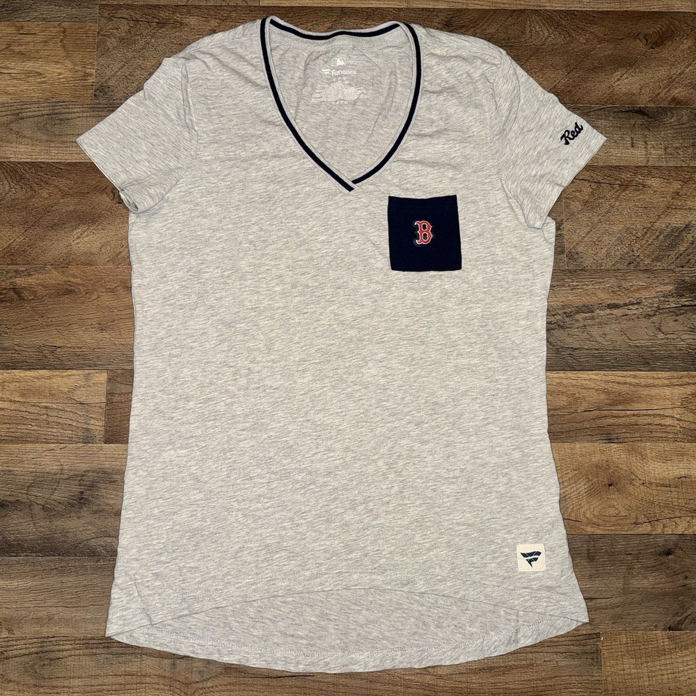 Fanatics MLB Boston Redsox Women's T Shirt With Front Pocket Size Medium